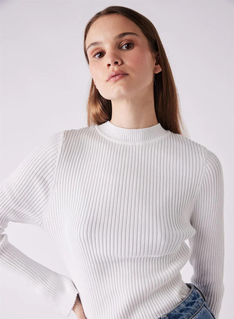 Amie Sweater - White by Esmaee - in XS | SWAACE