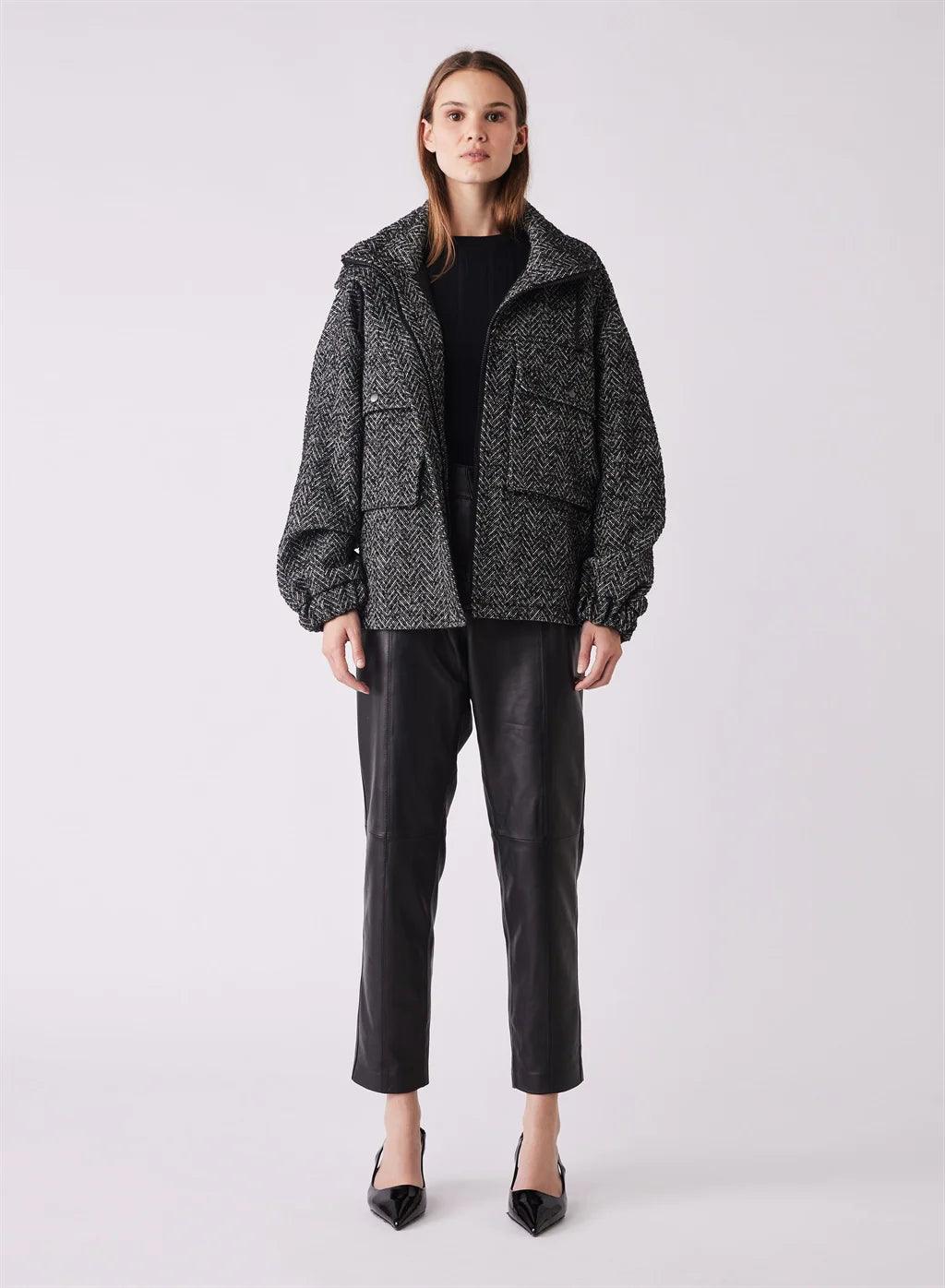 Motif Coat - B/W Chervon by Esmaee - in XS | SWAACE