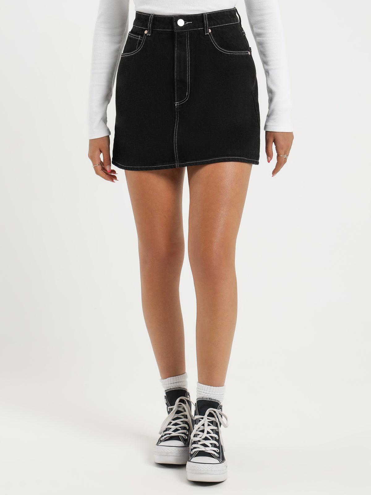 A Skirt Maddy - Black by Abrand Jeans - in 8/26 | SWAACE