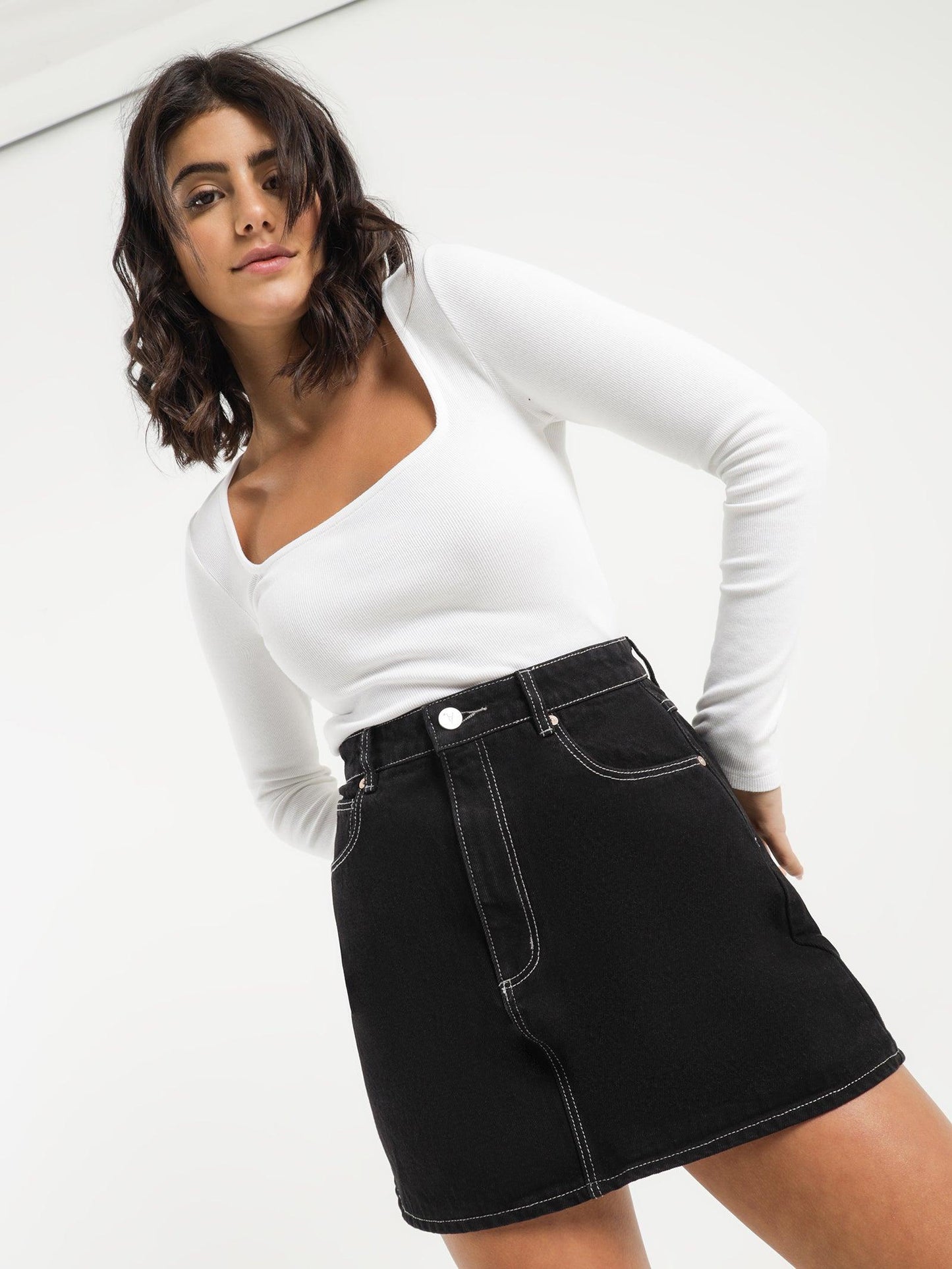 A Skirt Maddy - Black by Abrand Jeans - in 8/26 | SWAACE