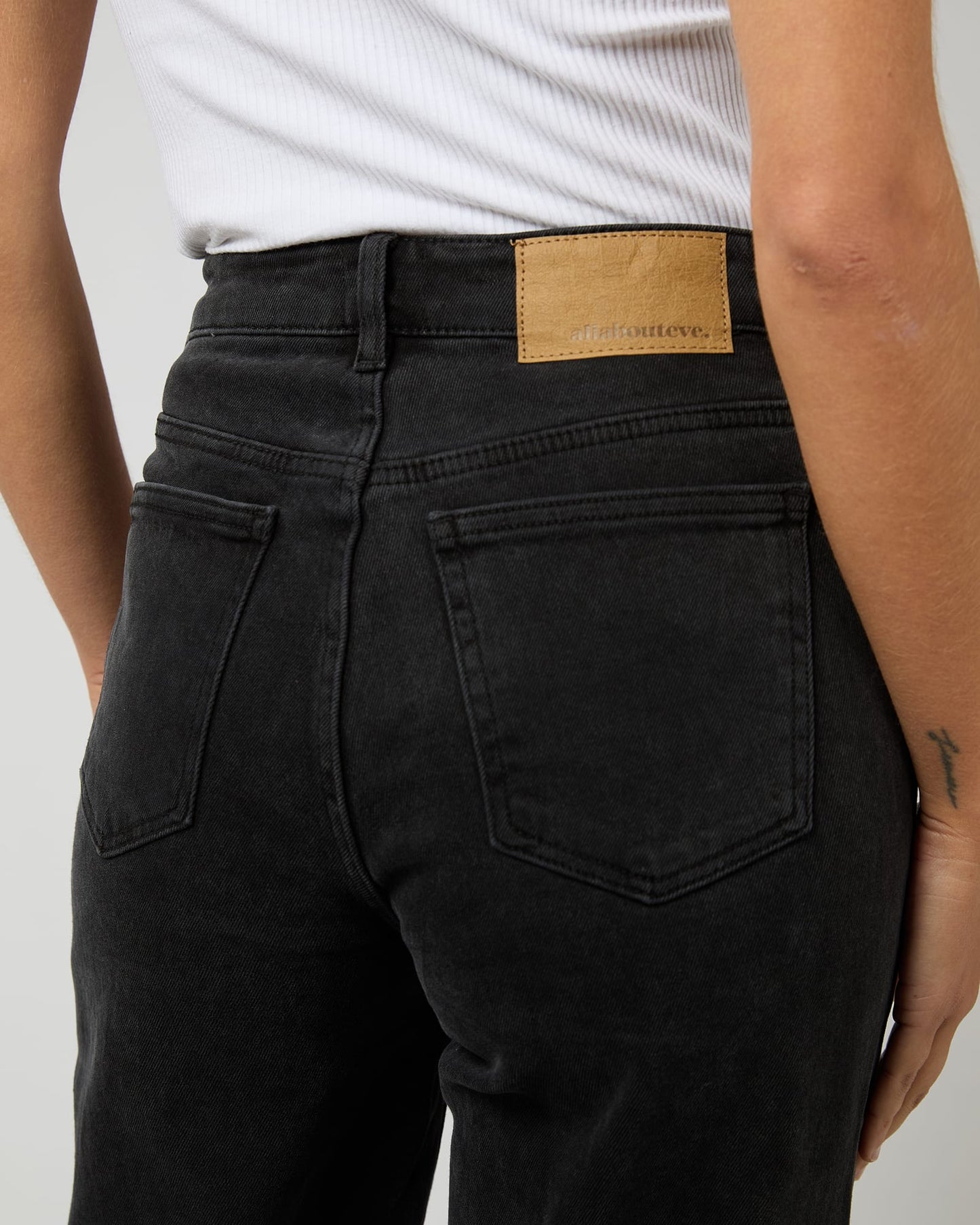 Jacqui Wide Leg Petite Jeans - Washed Black